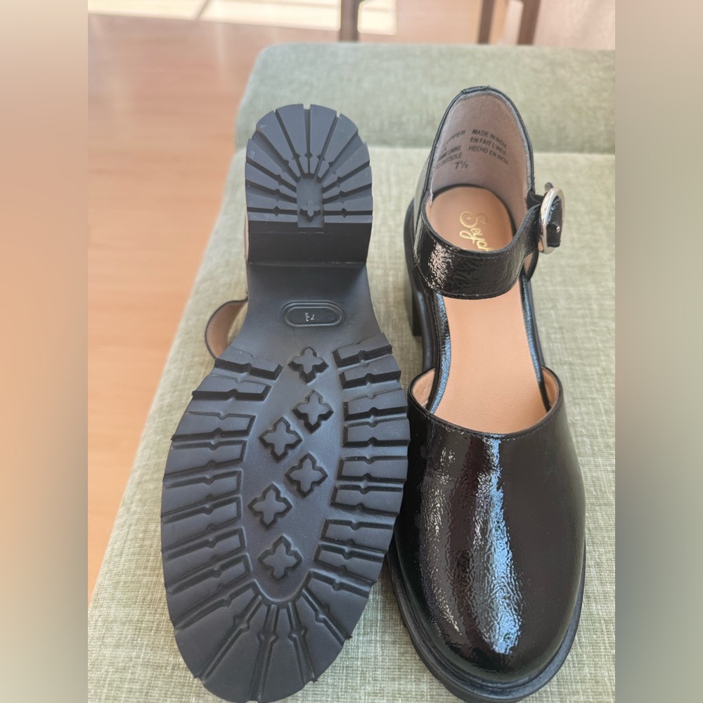 seychelles lock and heel